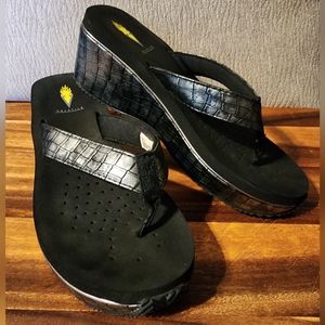 Volatile Ladies Sandal Size 8